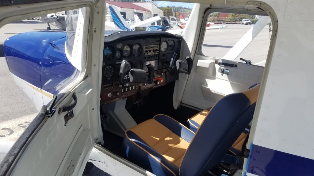 1979 cessna 152, 2 seats, KMA 24 $114.95 cockpit